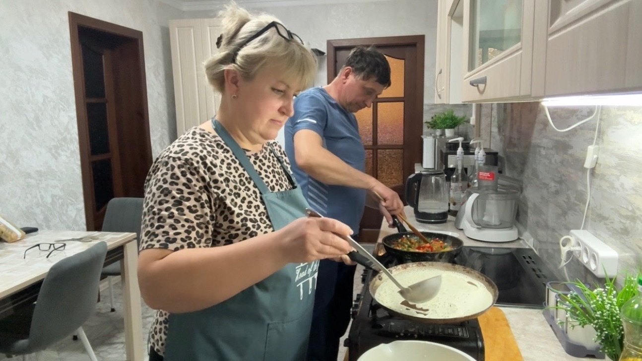 Купили ДВЕРЬ🚪Пеку БЛИНЫ. Готовим УЖИН смотреть онлайн