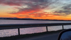 Закат — напоминание, что каждый день можно заканчивать красиво🌇