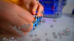 Марк открыл автомойку для игрушечных полицейских машин