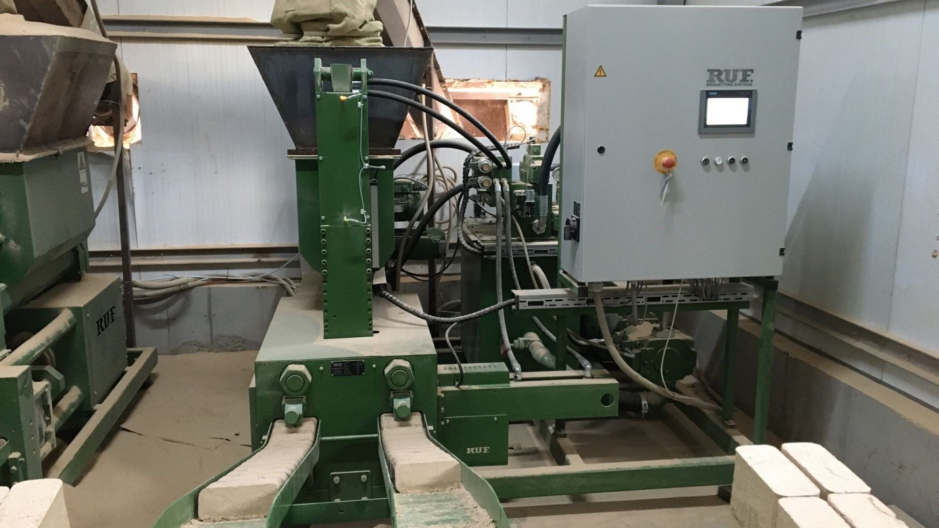 Брикетировочный пресс RUF для металлической стружки