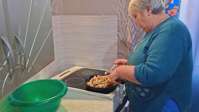 Нет денег на мясо мама пенсионерка вышла из положения Василич выбрался из нашей глуши в город смотреть онлайн