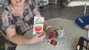 Разбираю семена.Готовлю куриное бедро в аэрогриле.