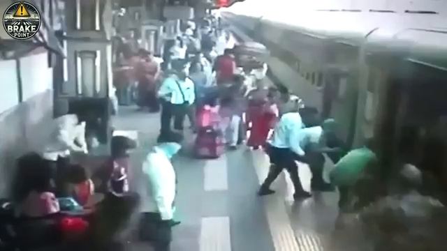 70 дорогостоящих суперкаров, снятых на камеру. Идиоты за рулем