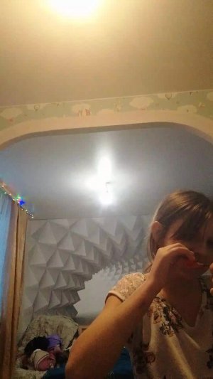 девочки кушаю