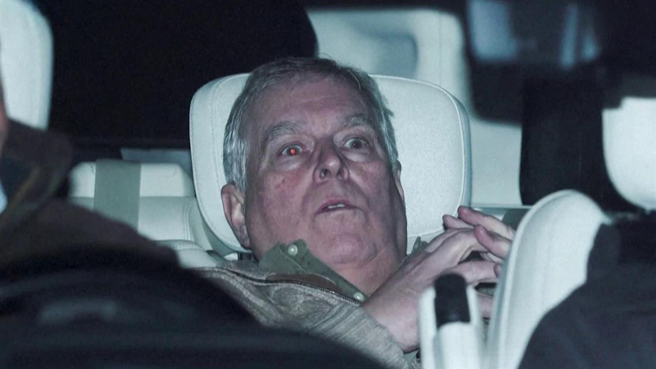 Бывший принц Эндрю, задержанный по делу педофила Эпштейна, вновь на свободе. смотреть онлайн