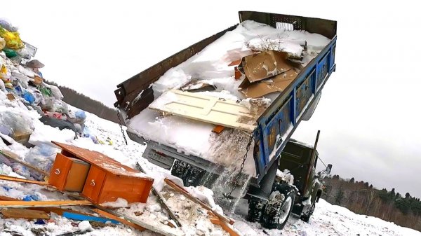 Раскопал. Завёл. Поехал. Запуск ЗИЛа после долгой зимы! Борьба со снегом!