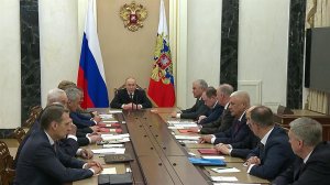 Владимир Путин провел оперативное совещание с постоянными членами Совбеза России.