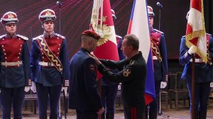 Виктор Золотов вручил награды отличившимся бойцам и поздравил с Днем защитника Отечества.