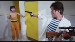 Сияйте, сияйте, счастливые звёзды: Чи Чи в туалете смешно выкрутилась из опасной ситуации с киллером