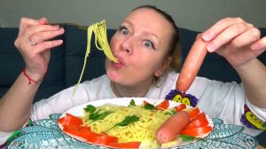 Мукбанг макароны спагетти с сосисками и кепчупом ,помидоры .Еда вкуснота.
