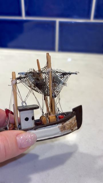Миниатюрная рыбацкая лодка. Швеция.