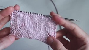 Узор спицами, который отлично смотрится в пуловерах. Показываю, как вязать