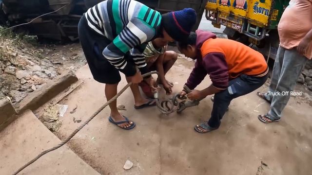 40-местный пассажирский автобус не справился с управлением, врезался в дерево