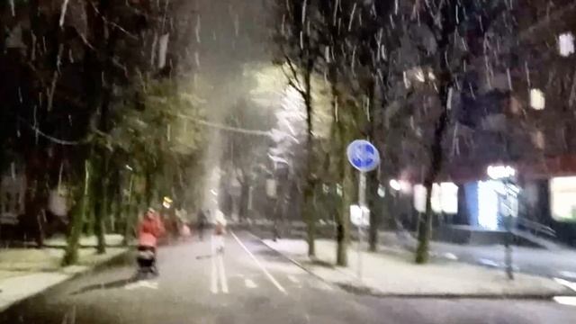 НИТКОЙ БЕЛОЙ