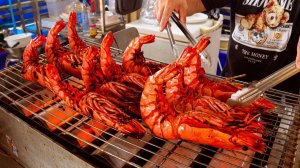 Жареные тигровые креветки размером с предплечье  Азиатская кухня