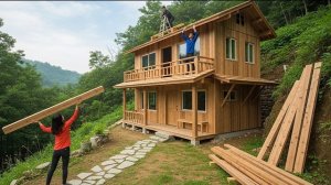 Молодая женщина строит дом для себя за год. От начала до конца. Бушкрафт