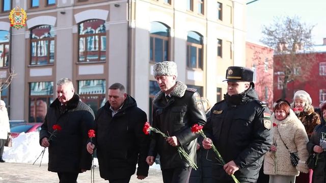 В УВД прошла встреча с родственниками погибших правоохранителей смотреть онлайн