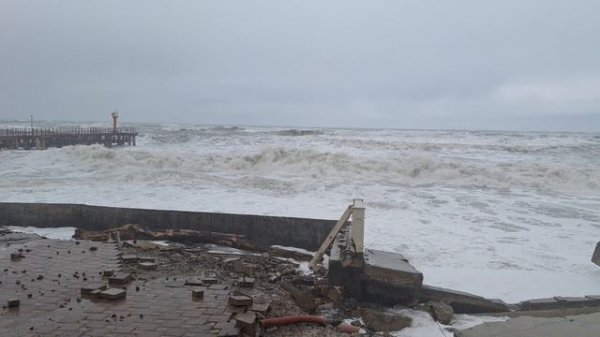 Шторм 19.02.2026г. Лоо Сочи.