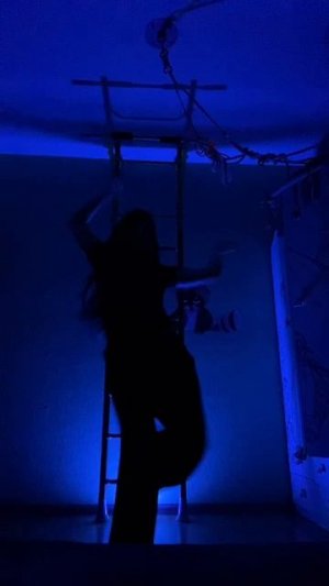 А что делаешь ты в эти моменты? #вероникапетрова #танцывтемноте #моменты