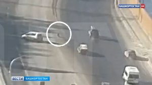 В Уфе на улице Тоннельной автомобиль потерял колесо во время движения