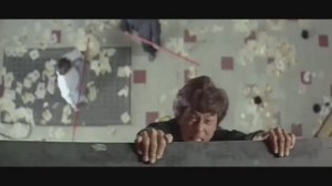 Полицейская история 4: Первый удар: Драка в мемориальном зале