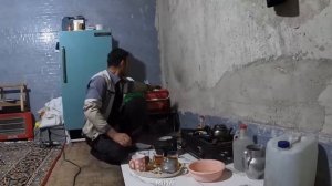 Пиа и ее дочь помогли построить дом для вдовы.