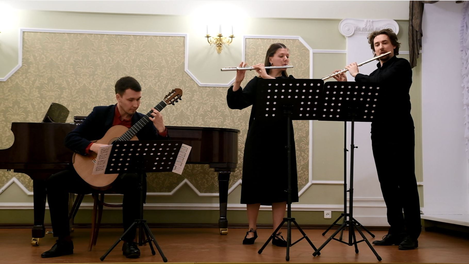 Сергей Привалов: Шоро для двух флейт и гитары. Исп. Виктор Воробьев, Мария Ширшова, Михаил Кашеутов