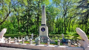 Поручик  стихи В. Резанов и А. Михайлов ;  музыка и исполнение А. Михайлов