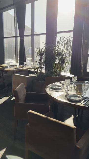 Солнечные зимние дни в ресторане Гонконг