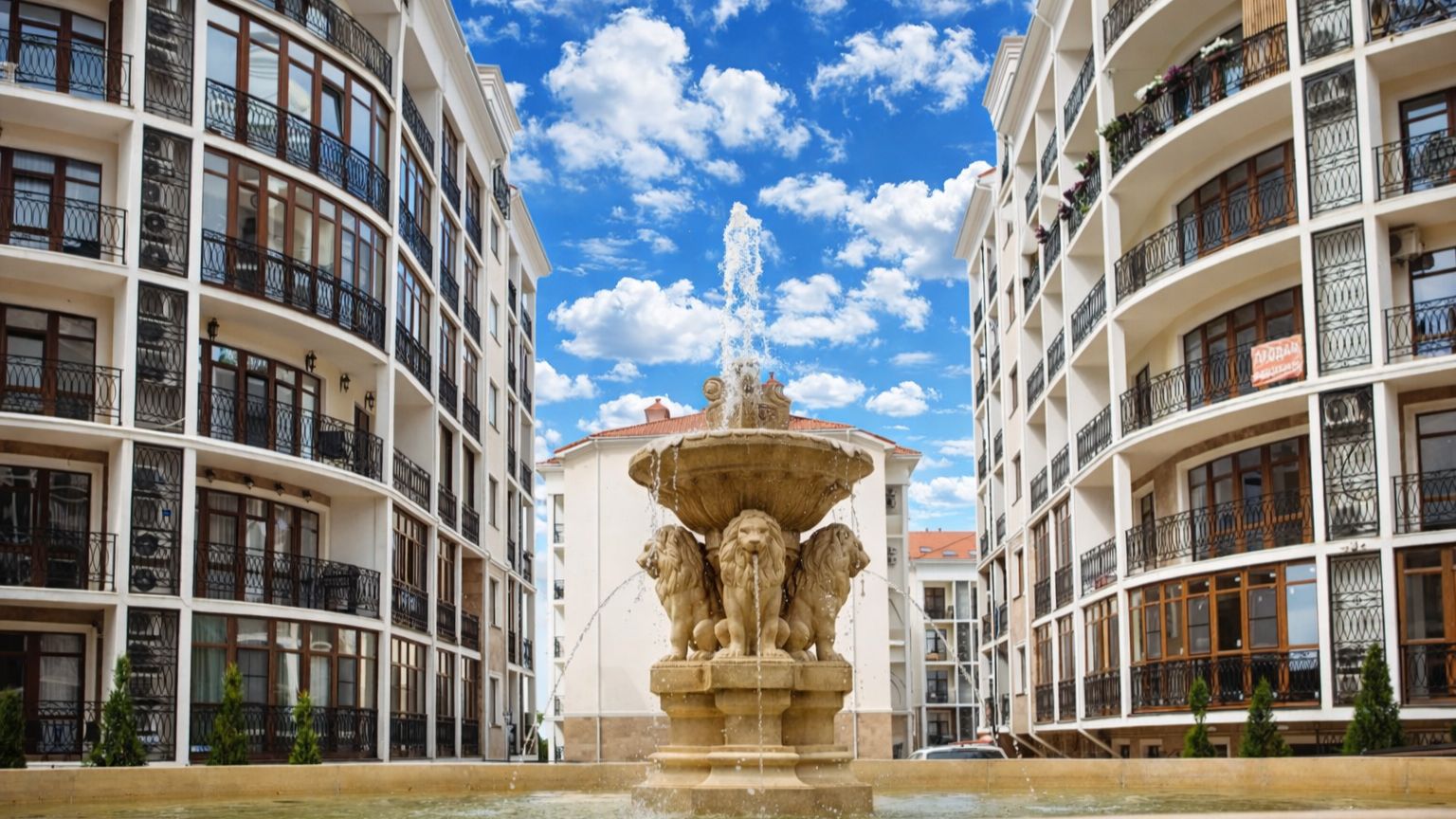 Сеть апартаментов Wolf Apartments, Геленджик Изумрудный город