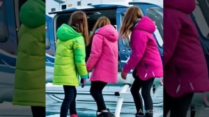 Вертолет прилетел спас девочек на льдине