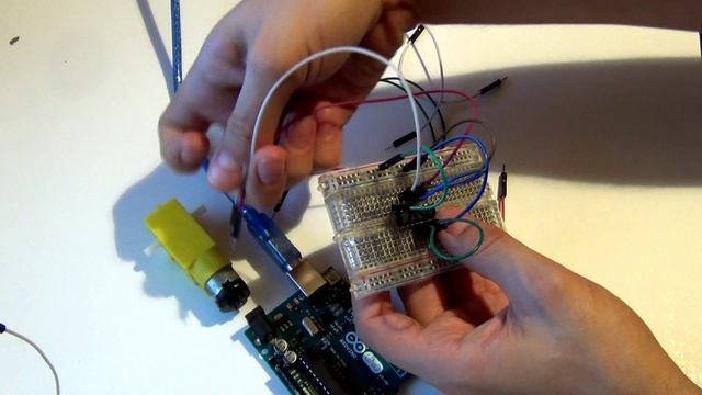 Подключение dc мотора через L293D смотреть онлайн