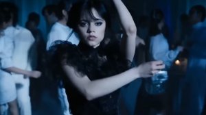 танец уэнздэй перазалив  с ютуба