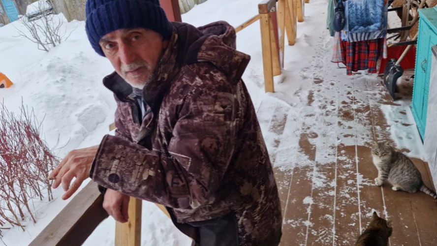 СВЕТ МИГАЕТ, ИНТЕРНЕТА НЕТ, НО ЕСТЬ БЛИНЫ С МЯСОМ И С ТВОРОГОМ. смотреть онлайн