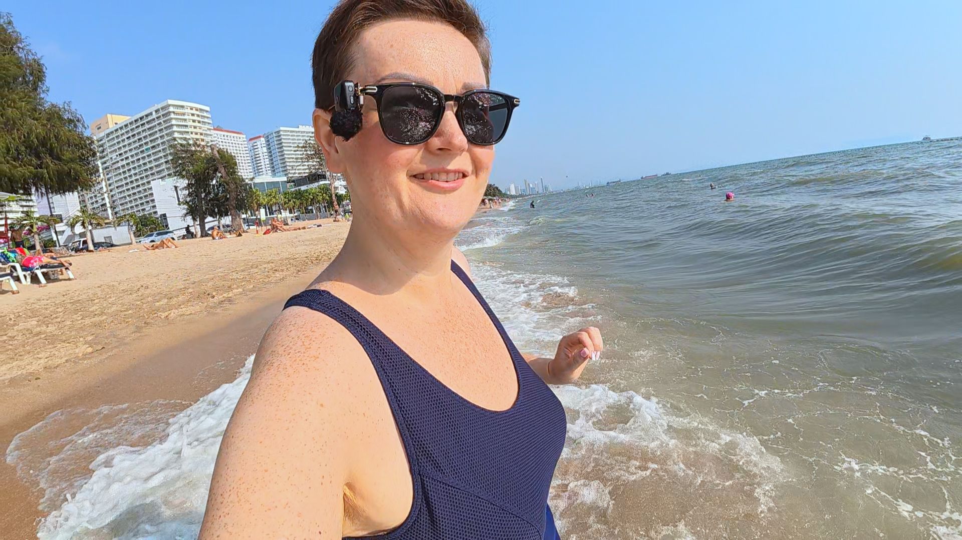 Зря Вы меня ЗАГАРАТЬ заставляет! Странные СТАНДАРТЫ красоты! Отдыхаем на пляже в МОРЕ в Паттайе Влог смотреть онлайн