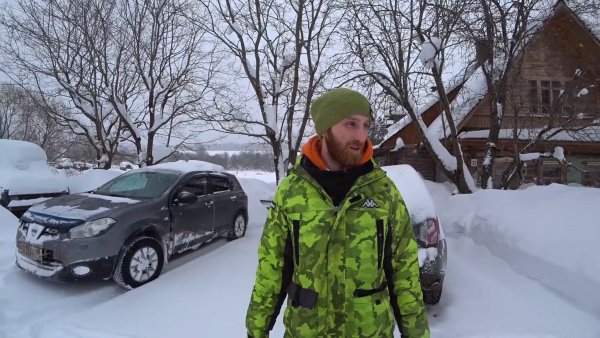 Помял машину, привезли керамогранит...и работа на стройке