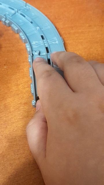 Томас и его друзья Играем Вместе! строим железную дорогу и пускает поезд