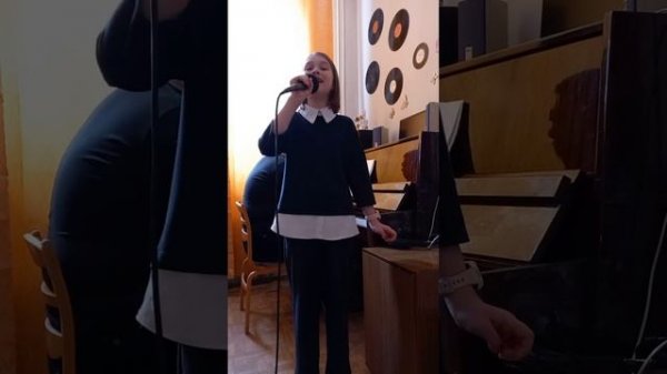 81525602_456239793.mp4