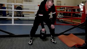 15 лучших упражнений с гирей для боксёра _Сделай свой удар сильней