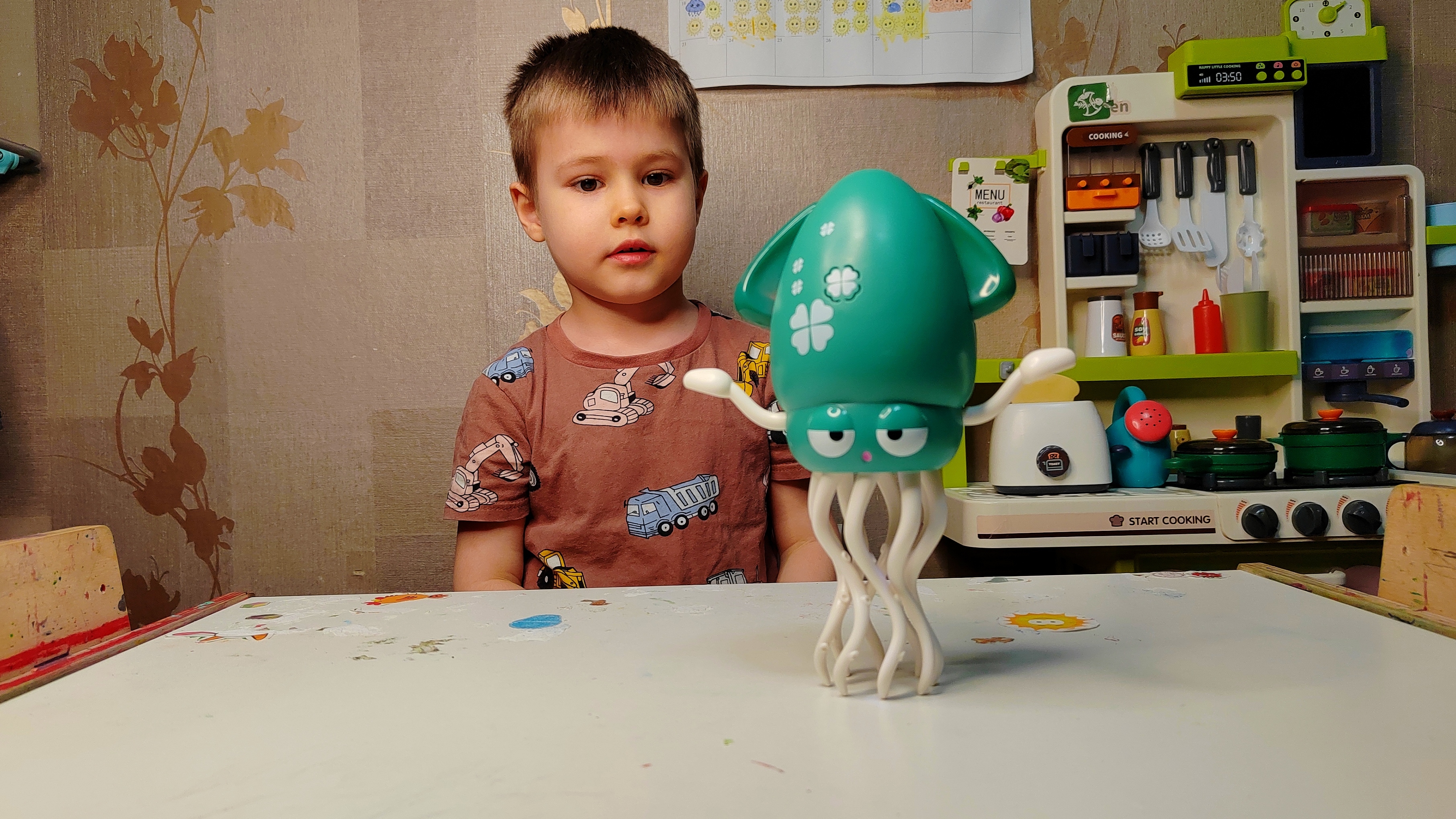 Распаковка игрушки. 🎁 Купили милого кальмара 🦑 смотреть онлайн