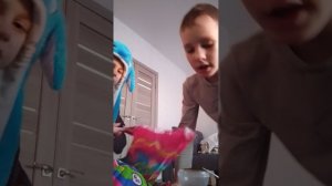 распаковка большого чупа-чупса