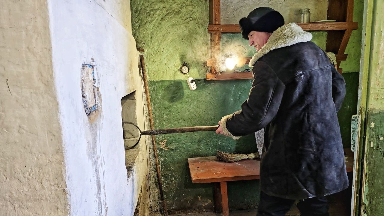 Занесло ДОМ. Проблема с трубой печи, новые лампы, гниль-плесень и сырость на свалку. Нет документов.