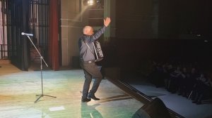 Зал в восторге от этой песни!!! "Мосточек"