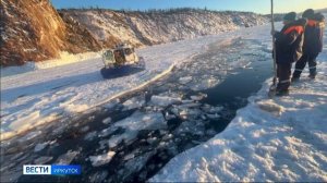 В месте провала под лед автомобиля УАЗ на Байкале работают водолазы