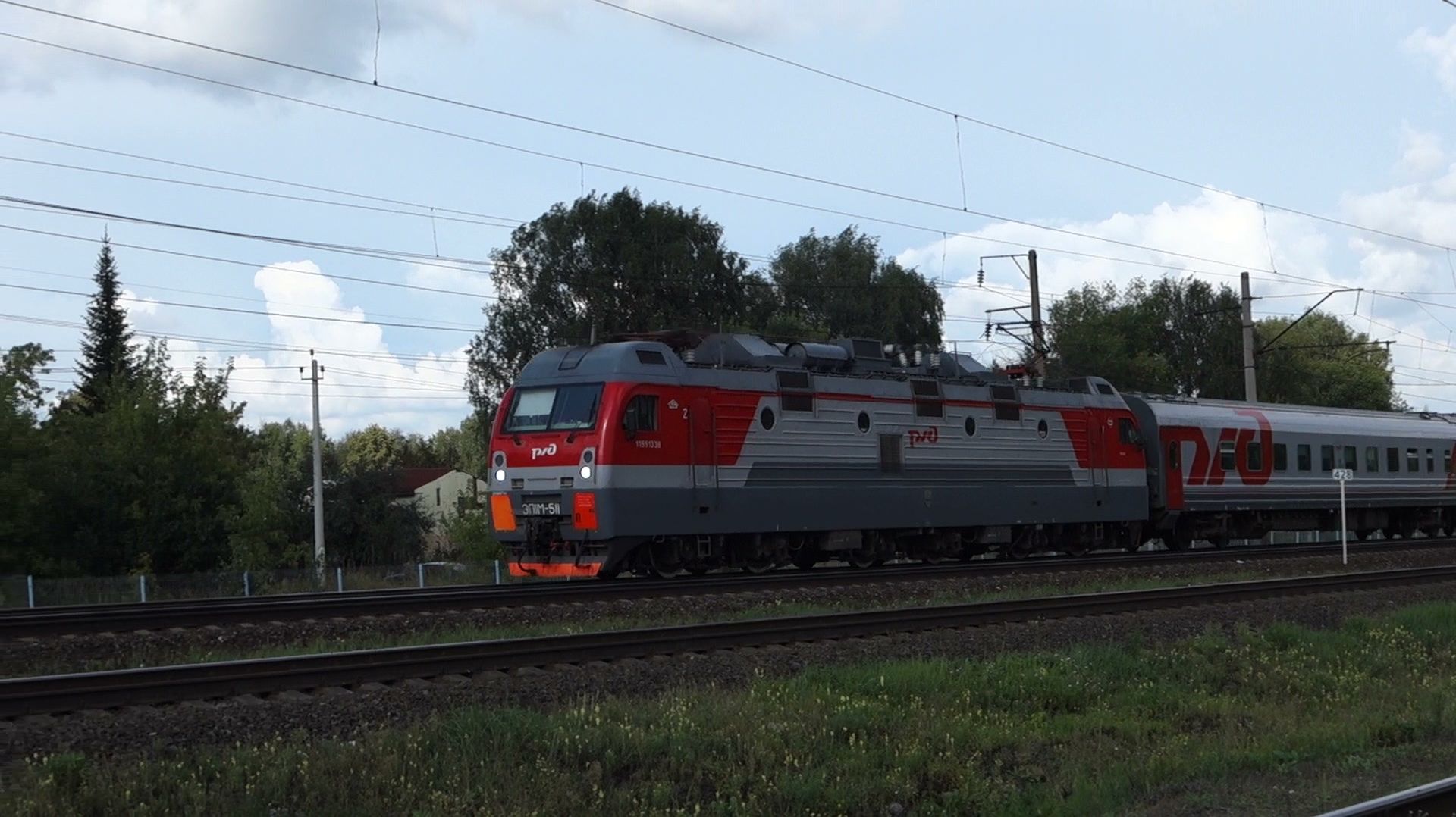 Электровоз ЭП1М-511 с пассажирским поездом №135Г Нижний Новгород - Москва