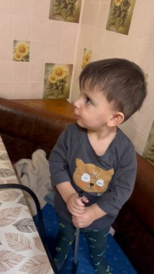 Ребёнок курит кальян