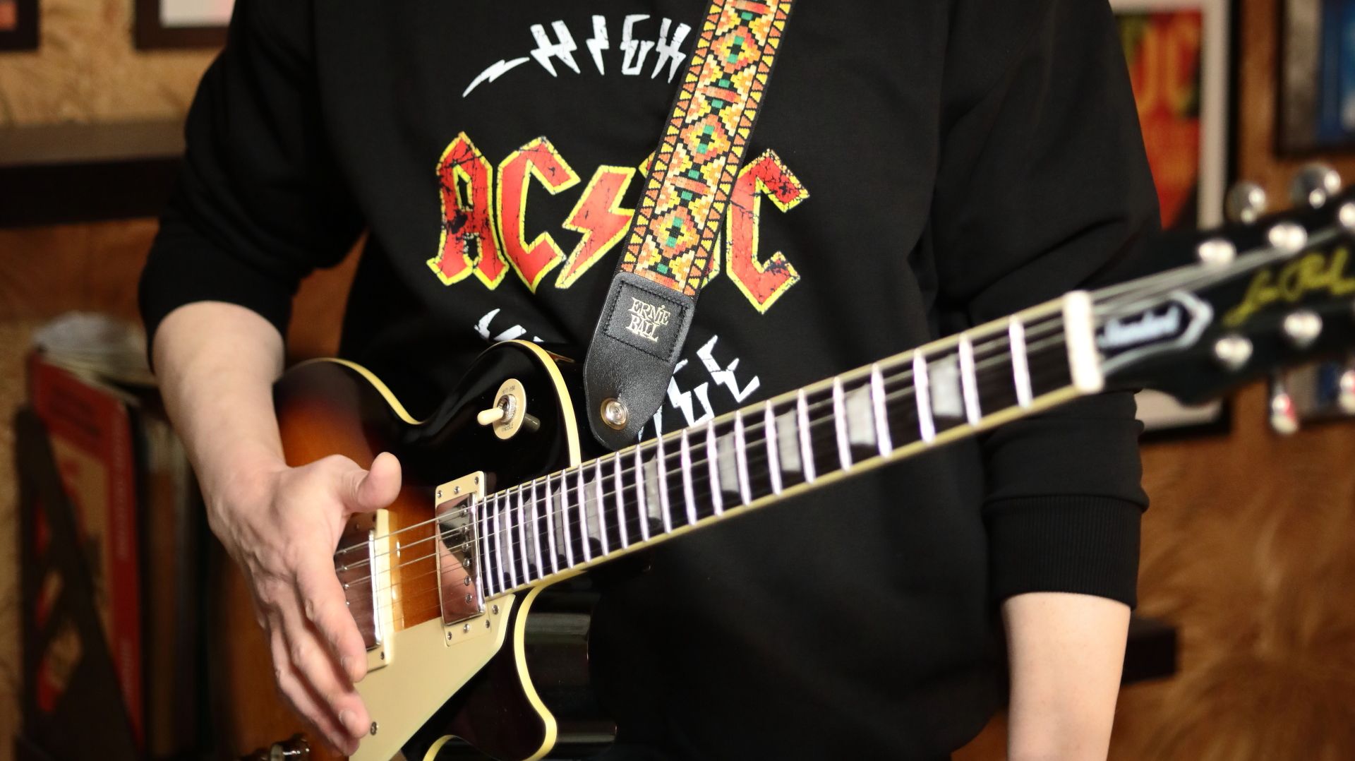 AC/DC Thunderstruck - для дома, для семьи. Диван-version.