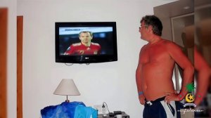 Maldives "Broken Finger" 2009