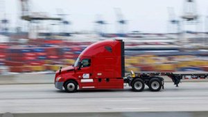 Трамп объявил о повышении импортных пошлин с 10 до 15%