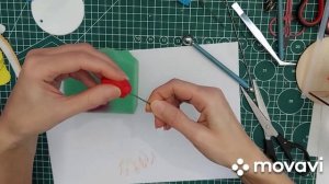 Тюльпаны и нарциссы на магнитах.